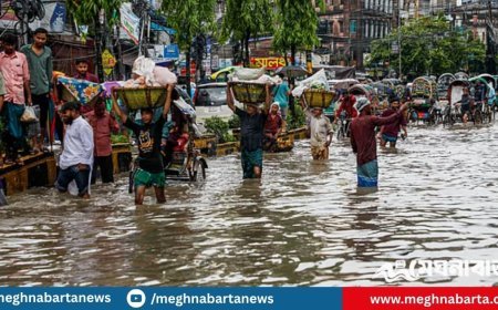 চট্টগ্রামে বৃষ্টিতে ডুবেছে সড়ক, রেয়াজুদ্দিন বাজারেও হাঁটুপানি