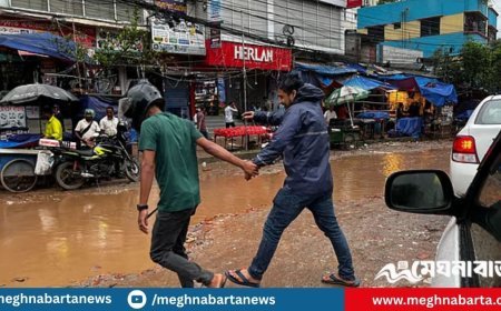 বর্ষায় ১০০ ফিট সড়কে জনদুর্ভোগ চরমে