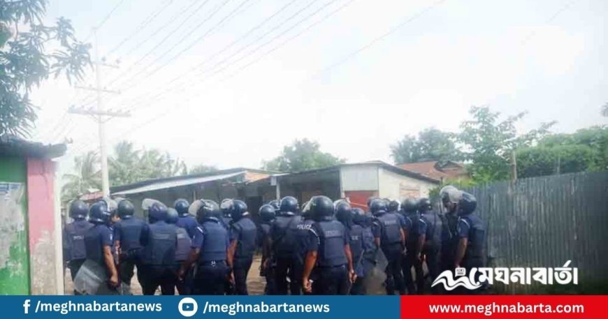 শ্রীপুরে সিরামিক কারখানায় ১০ দাবিতে শ্রমিকদের বিক্ষোভ