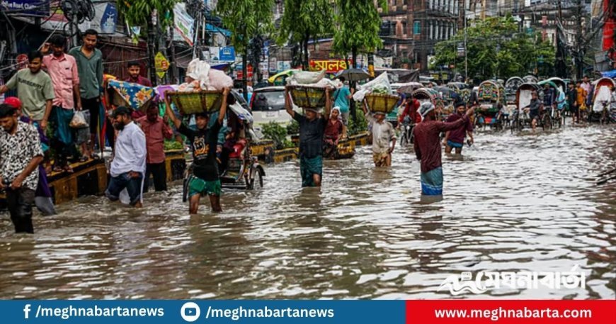 চট্টগ্রামে বৃষ্টিতে ডুবেছে সড়ক, রেয়াজুদ্দিন বাজারেও হাঁটুপানি