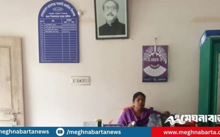 তোপের মুখে শেখ মুজিবের ছবি নামালেন সেই প্রধান শিক্ষিকা