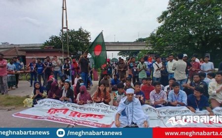 রেলপথ ব্লকেড করে রবীন্দ্র বিশ্ববিদ্যালয় শিক্ষার্থীদের আন্দোলন; ভয়াবহ শিডিউল বিপর্যয়