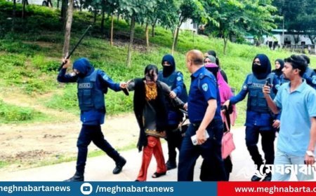 উখিয়ায় চাকরিচ্যুত শিক্ষকদের বিক্ষোভে পুলিশের লাঠিচার্জ, ছাত্র প্রতিনিধিসহ আটক ১০