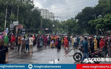 রাজধানীতে গার্মেন্টস শ্রমিকদের সড়ক অবরোধ , যান চলাচল বন্ধ