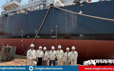 চীনে বাংলাদেশ শিপিং করপোরেশনের নির্মাণাধীন জাহাজ পরিদর্শন করলেন নৌপরিবহন উপদেষ্টা