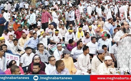 তিন দাবিতে প্রাথমিক শিক্ষকদের মহাসমাবেশ চলছে