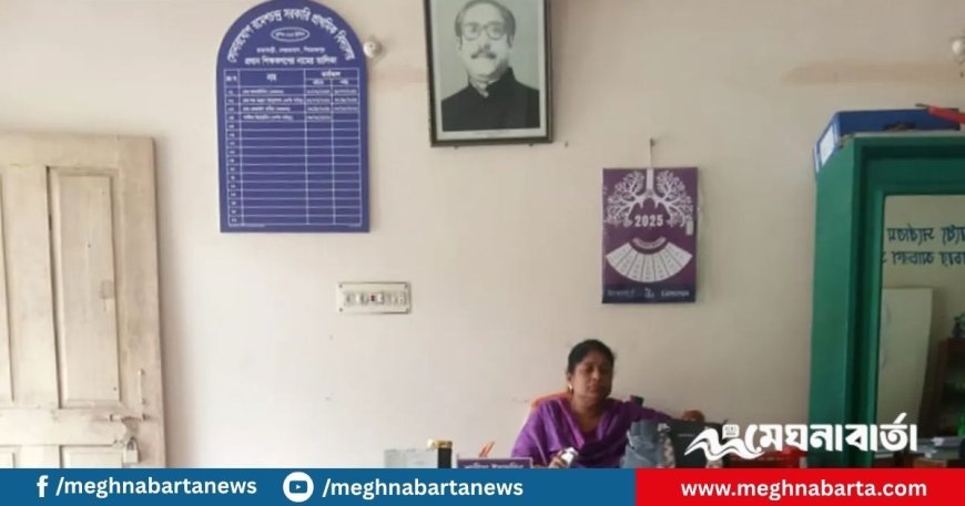 তোপের মুখে শেখ মুজিবের ছবি নামালেন সেই প্রধান শিক্ষিকা