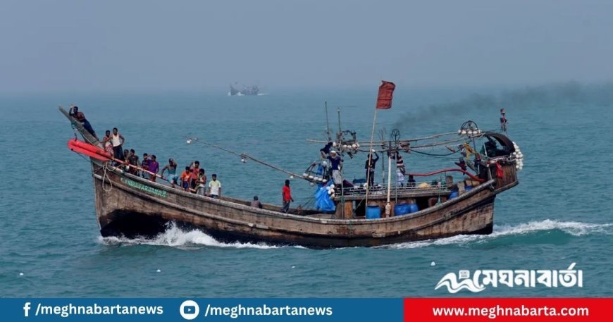 বঙ্গোপসাগরে মাছ ধরার ট্রলারসহ ১৪ ভারতীয় জেলে আটক