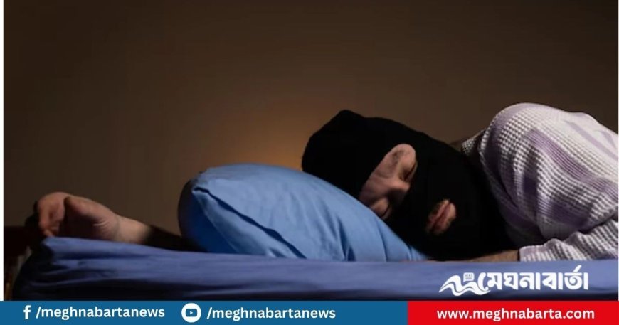 চুরি করে ক্লান্ত হয়ে গৃহস্তের বাড়িতেই ঘুমিয়ে পড়ল চোর, অতপর...