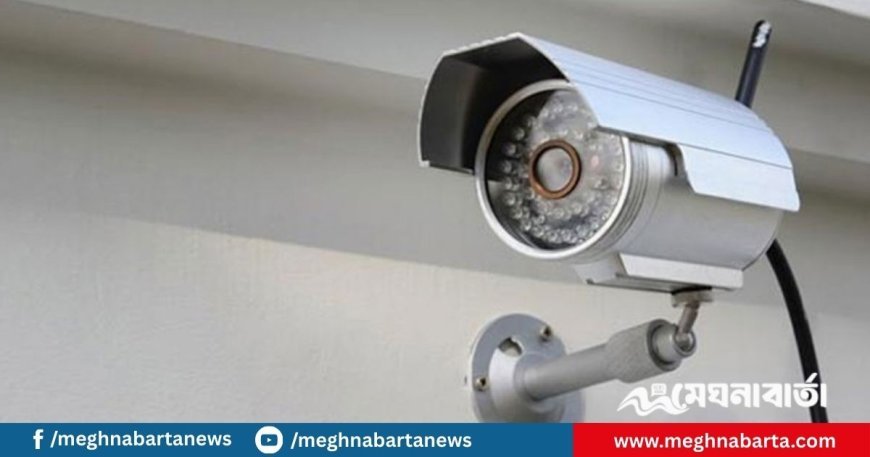 গৃহকর্তাকে থাপ্পড় দিয়ে ডাকাত বলে, ‘বসতঘরে সিসি ক্যামেরা কেন লাগিয়েছিস’