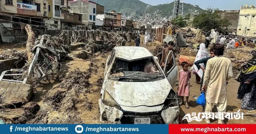 পাকিস্তানে বন্যা ও বৃষ্টিতে মৃতের সংখ্যা ৩০০ ছাড়িয়েছে