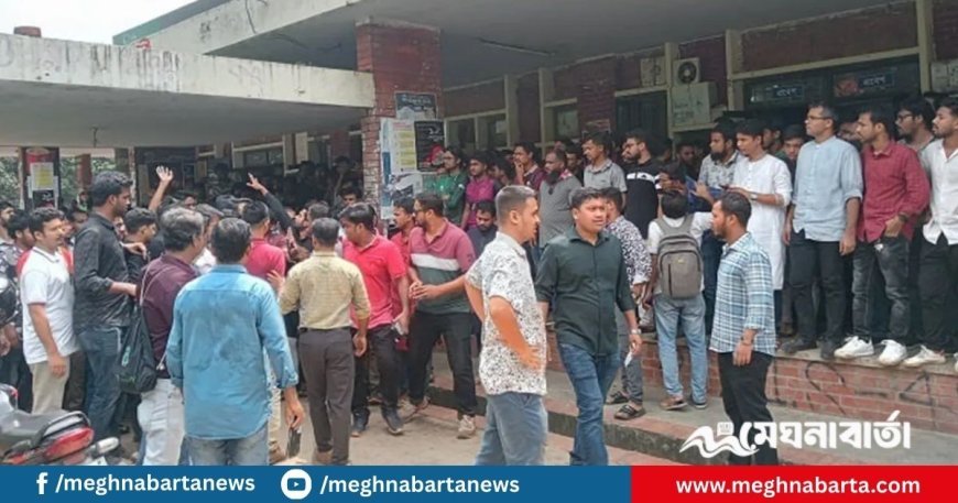 জাবিতে ছাত্রদলের নেতাদের উদ্দেশ্যে ‘গেট আউট’ স্লোগান