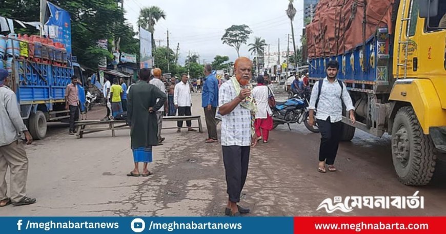 বাগেরহাটে সংসদীয় আসন বহাল রাখার দাবিতে জেলাজুড়ে অবরোধ-হরতাল চলছে