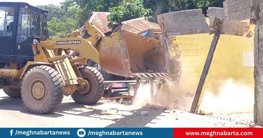 চাঁদপুরে শতাধিক অবৈধ স্থাপনা উচ্ছেদ
