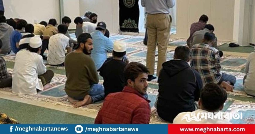 জুমার খুতবা চলাকালে কথা বলা কি জায়েজ আছে?