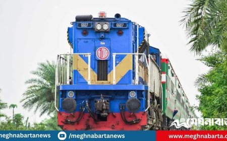 ট্রেনের ধাক্কায় দুমড়ে-মুচড়ে গেল ট্রাক, নিহত ২