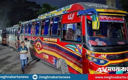 জাবি ছাত্রীকে ধাক্কা দিয়ে ফেলে দেওয়ায় ২৮ বাস আটক