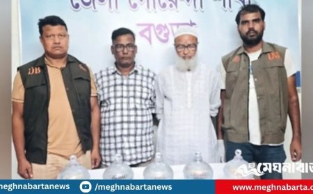 বগুড়ায় ৪২ কোটি টাকার সাপের বিষ উদ্ধার, গ্রেপ্তার ২