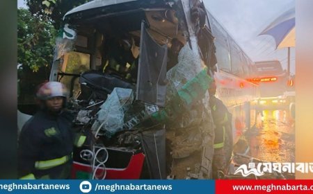 ফেনীতে দাঁড়িয়ে থাকা ট্রাকে বাসের ধাক্কা, নিহত ২