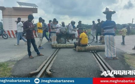 এবার মহাসড়কের সঙ্গে রেললাইন অবরোধ