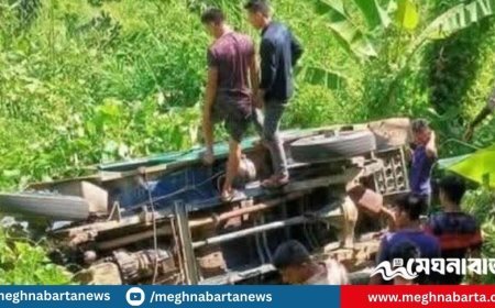 সাজেকে খুলনা বিশ্ববিদ্যালয়ের শিক্ষার্থী বহনকারী গাড়ি খাদে, নিহত ১