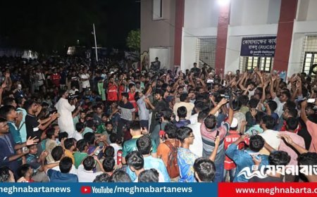 রাকসু নির্বাচন পেছানোয় ছাত্রশিবিরের বিক্ষোভ, ছাত্রদলসহ অন্যদের উচ্ছ্বাস