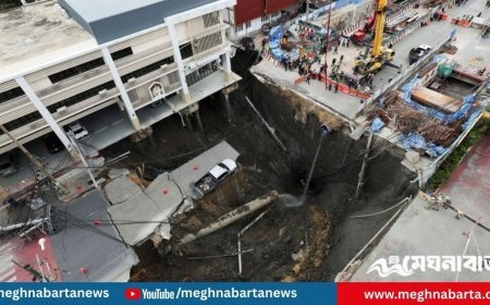 থাইল্যান্ডে হঠাৎ রাস্তার মাঝে তৈরি হলো ১৬০ ফুট গভীর সিংকহোল