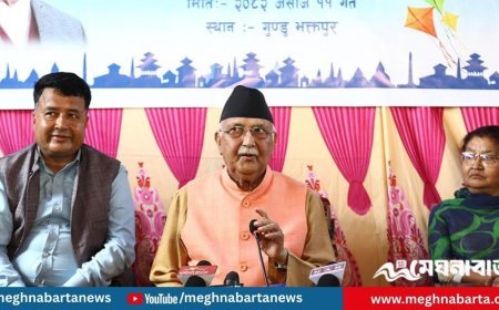 প্রকাশ্যে এলেন নেপালের ক্ষমতাচ্যুত প্রধানমন্ত্রী, জানালেন ‘পালাবেন না’