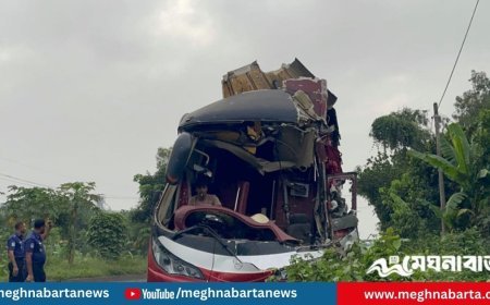 মিরসরাইয়ে কাভার্ডভ্যানের পেছনে বাসের ধাক্কা, নিহত ১, আহত ৯