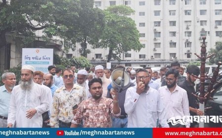 সচিবালয়ে কর্মচারীদের বিক্ষোভ