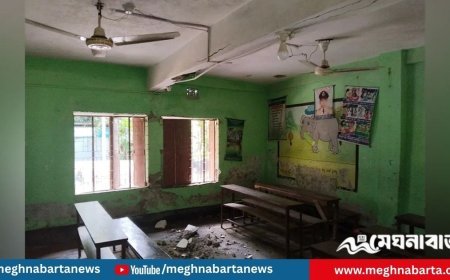 ‘ক্লাসে আসলেই ভয় হয়, কখন যেন ছাদ ভেঙে পড়ে মাথায়’