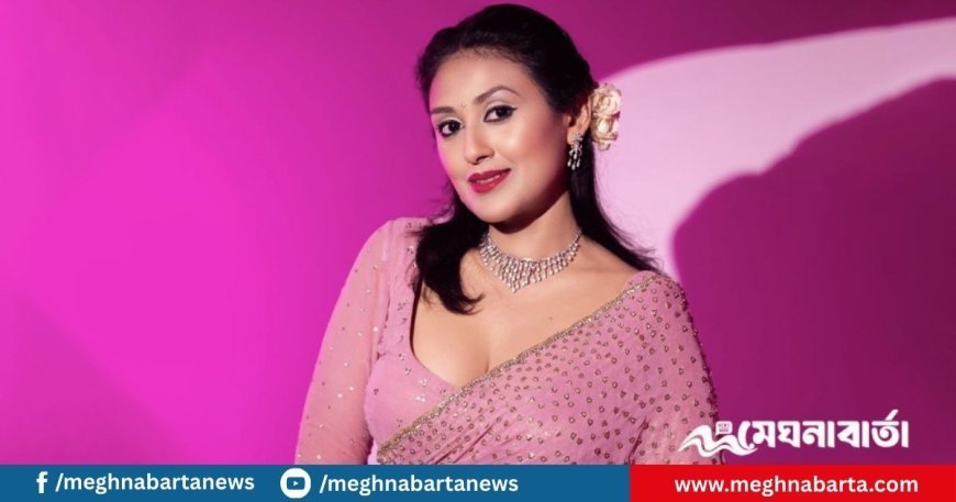 ফের আবেদনময়ী রূপে ধরা দিলেন কুসুম শিকদার