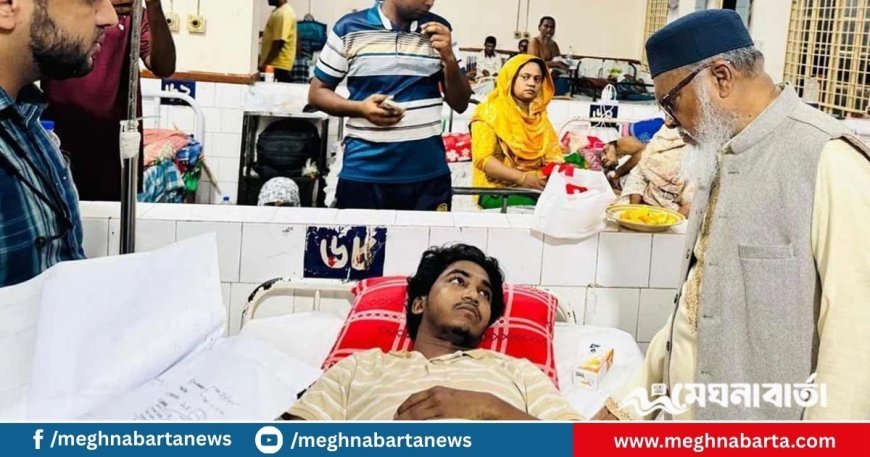 চবির আহত শিক্ষার্থীদের খোঁজ নিতে হাসপাতালে ধর্ম উপদেষ্টা