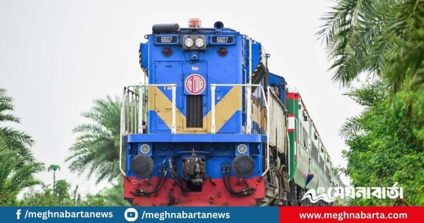 ট্রেনের ধাক্কায় দুমড়ে-মুচড়ে গেল ট্রাক, নিহত ২