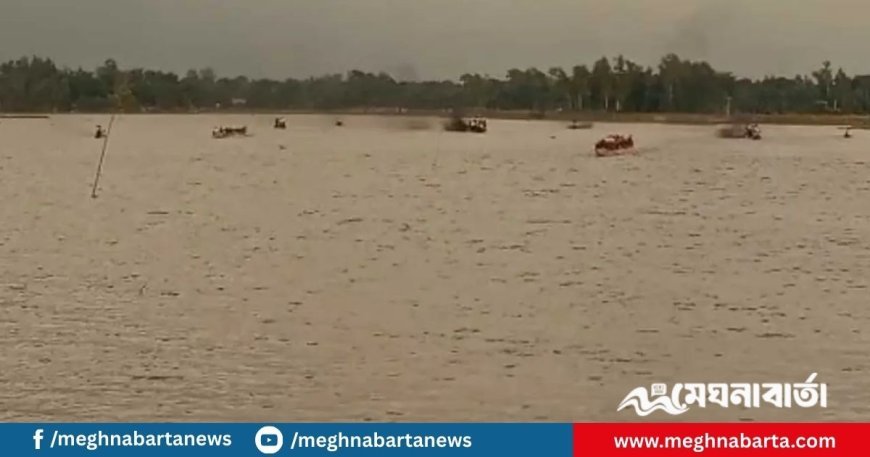 নৌকাডুবিতে মায়ের মৃত্যু, মেয়ে নিখোঁজ