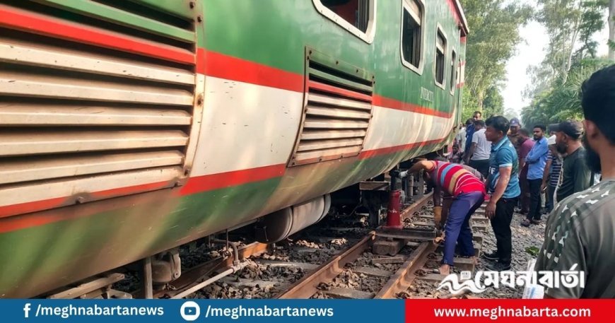 জয়পুরহাটে ট্রেন লাইনচ্যুত, ৫ ঘণ্টা পর চলাচল স্বাভাবিক