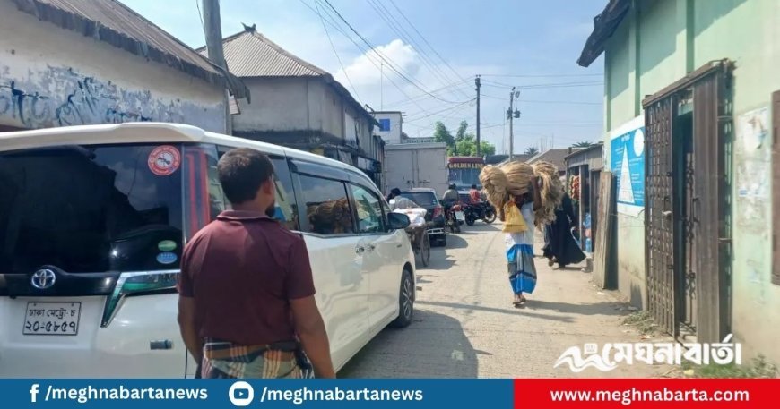 মহাসড়ক অবরোধ, চাপ বেড়েছে আঞ্চলিক সড়কে