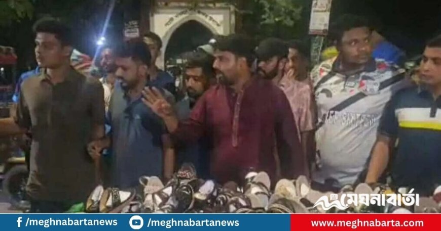 জবি ছাত্রদল নেতার নেতৃত্বে অবৈধ দোকান উচ্ছেদ