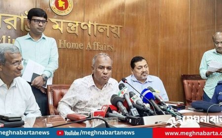 ‘অসুরের মুখে দাড়ি ও প্রধান উপদেষ্টার মুখাবয়বে অসুর তৈরি একই সূত্রে গাঁথা’