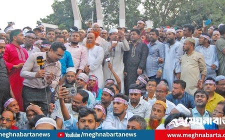 শহীদ মিনারে হাজার হাজার শিক্ষক, ৩ দফা দাবিতে ‘মার্চ টু সচিবালয়’