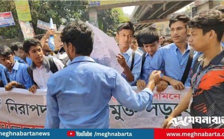 ফার্মগেটে শিক্ষার্থীদের নিরাপদ-দখলমুক্ত সড়কের দাবিতে বিক্ষোভ