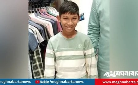 নানা বাড়ির ছাদের কার্নিশে পড়ে ছিল স্কুলছাত্রের মরদেহ