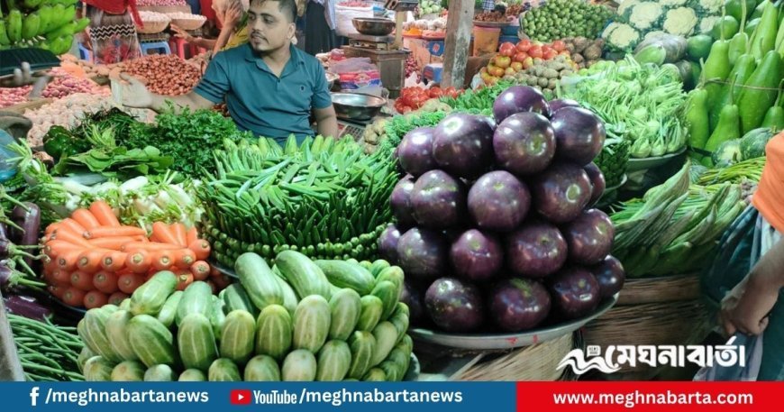 বৃষ্টির প্রভাব বাজারে : বাড়তি দামে সবজি, কাঁচামরিচ ৪০০