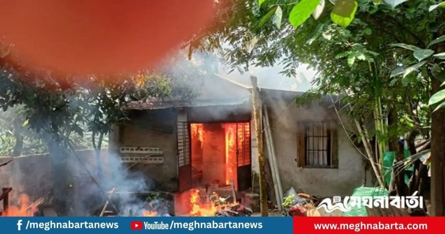 খুলনায় শিশু হত্যায় জড়িত ফয়সালের বাড়িতে অগ্নিসংযোগ