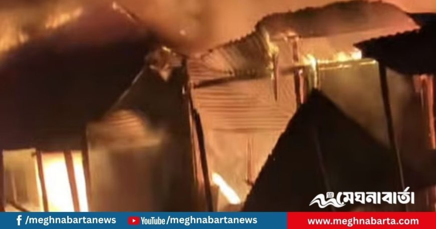 ফরিদপুরে বাজারে আগুন, পুড়ে গেল ১৭টি দোকান