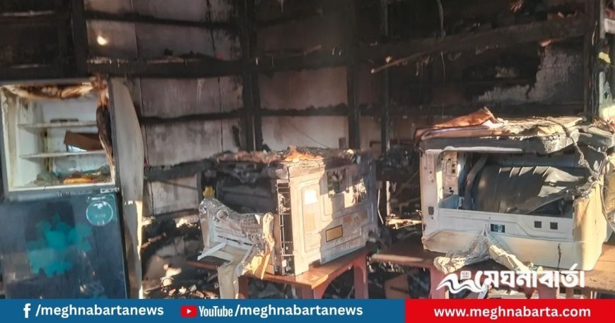 ভয়াবহ আগুনে হার্ডওয়্যারের দোকান পুড়ে ছাই