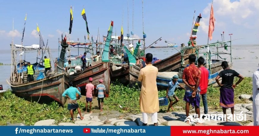 নিষেধাজ্ঞা অমান্য, ২ টন ইলিশসহ ৪৬ জেলে আটক