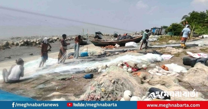 ইলিশ শিকারে ২২ দিনের নিষেধাজ্ঞা শেষ আজ রাতে