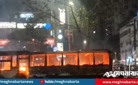 ধানমন্ডির ল্যাবএইড হাসপাতালের সামনে বাসে আগুন