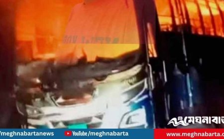 পার্কিং করা বাস পুড়িয়ে দেওয়া হলো আমতলীতে, তদন্তে পুলিশ